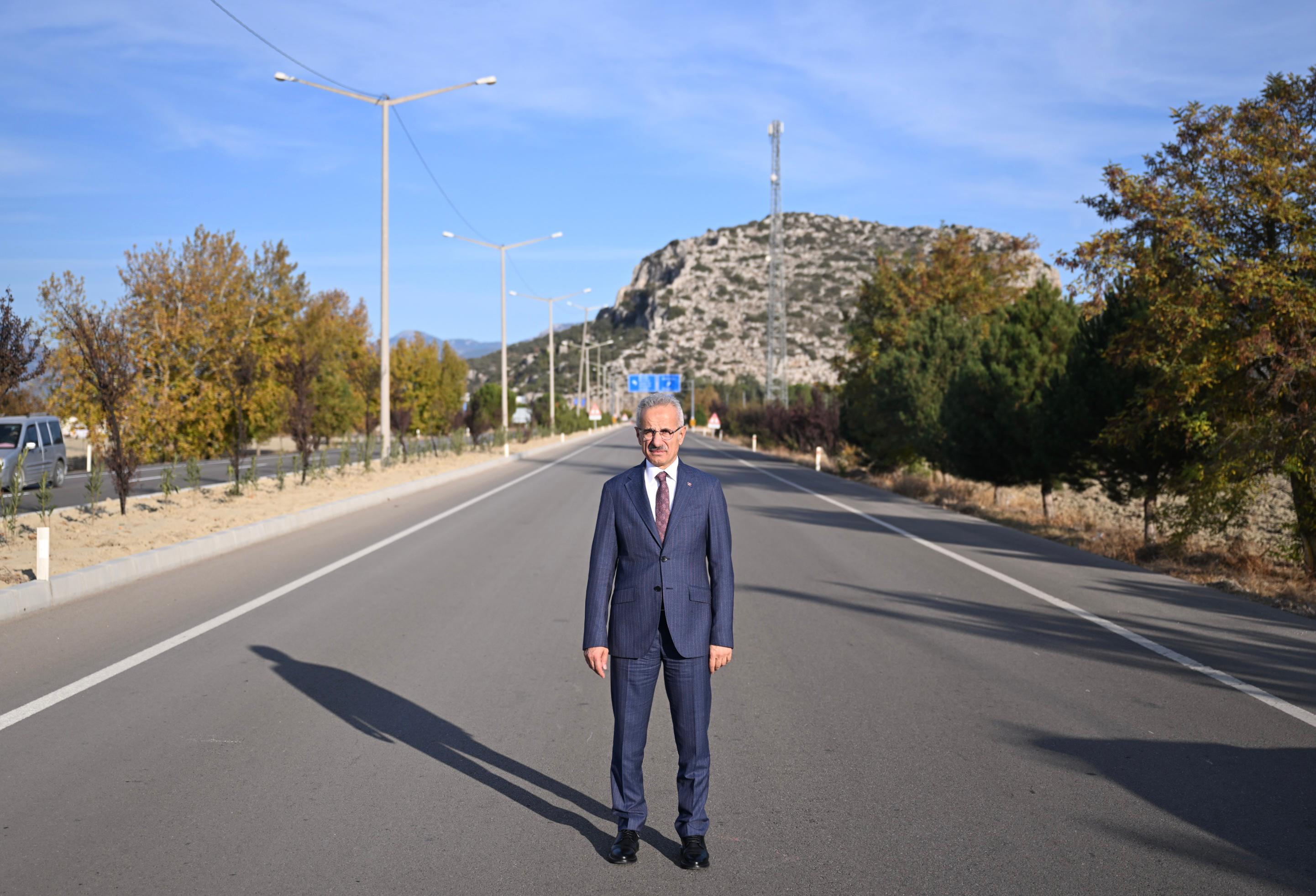 Antalya'nın Trafik Sorununa Çözüm: Yeni Kavşak Projeleri Başlıyor